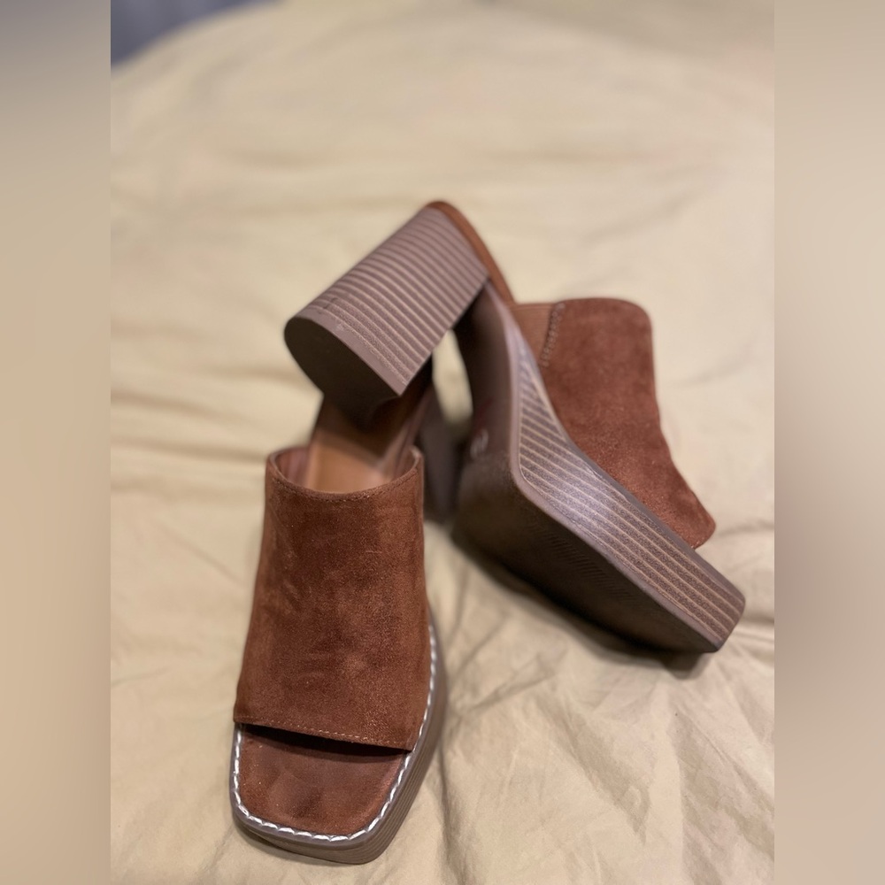 Universal Thread Brown Mules with Chunky Heel